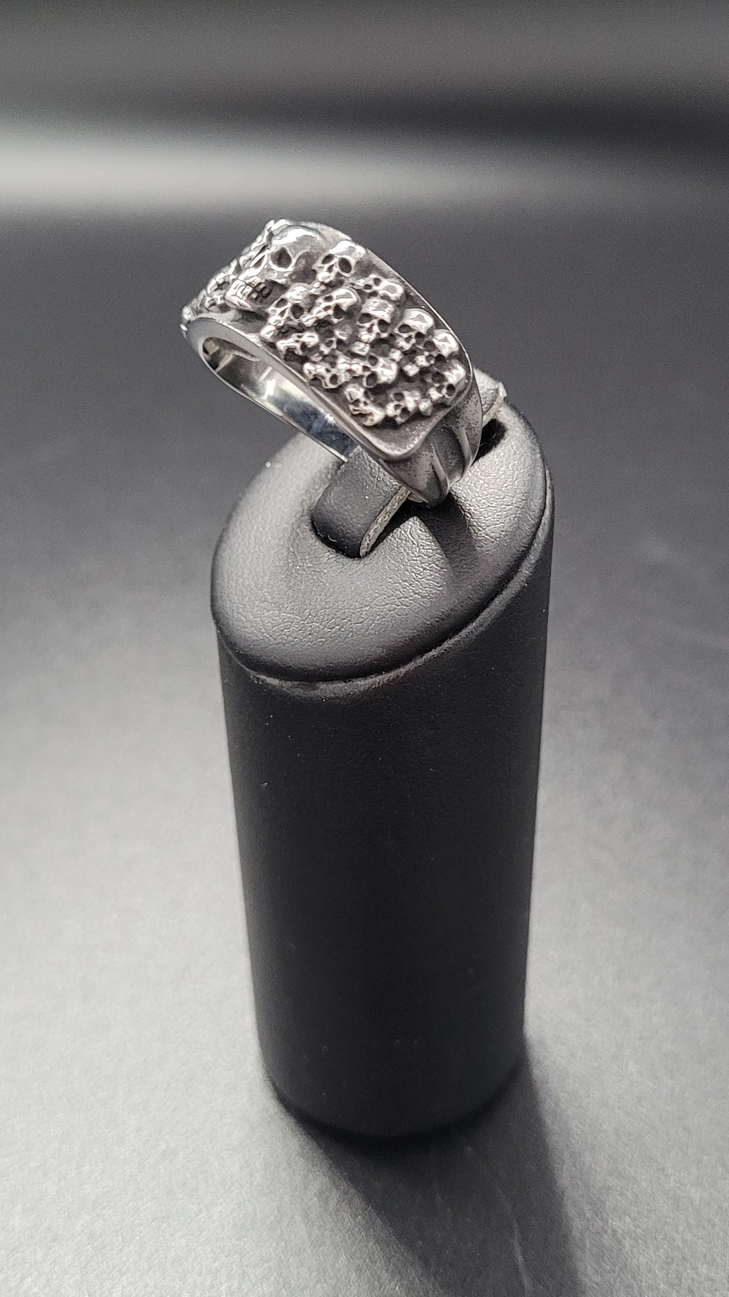 RE-1004 Ring Totenköpfe Grave