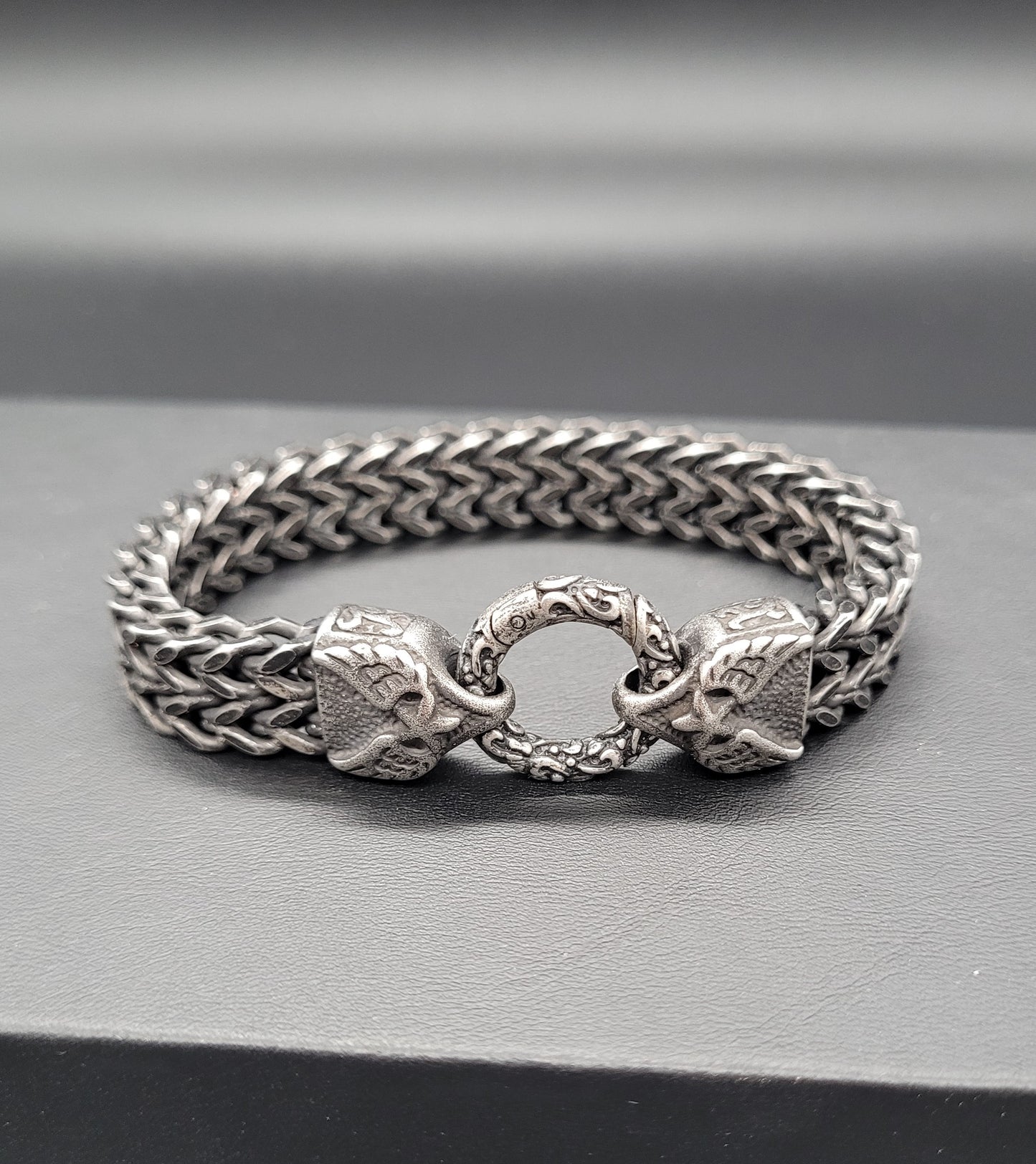 ABE-2004 Armband Edelstahl oxydiert Ringverschluss Flügel