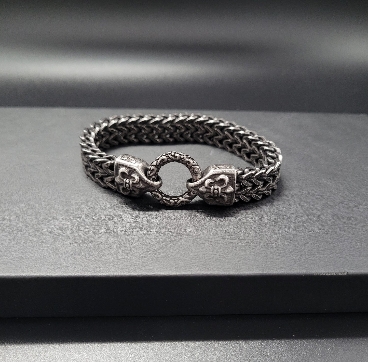 ABE-2005 Armband Edelstahl oxydiert Lilie