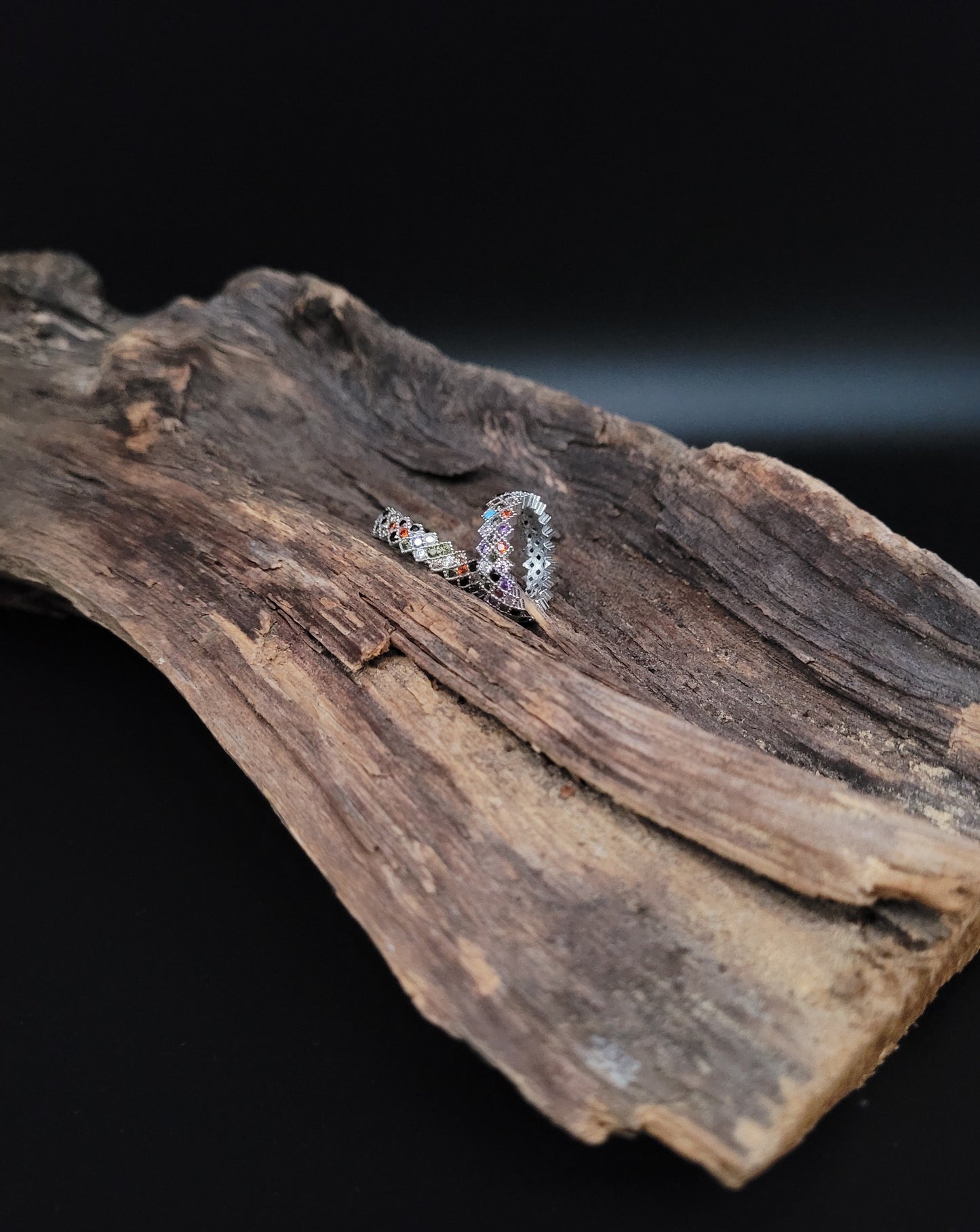 RS-1026 Silberring mit rautenförmigen mehrfarbigen Zirkonia