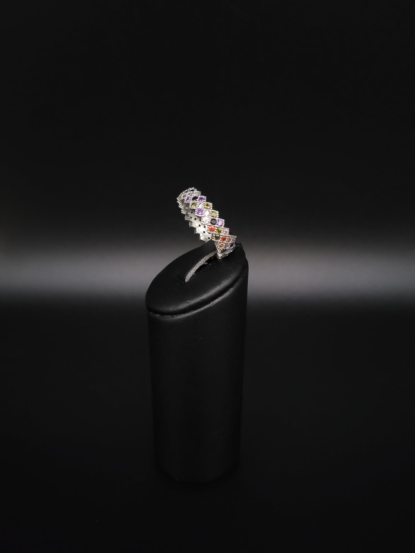 RS-1026 Silberring mit rautenförmigen mehrfarbigen Zirkonia
