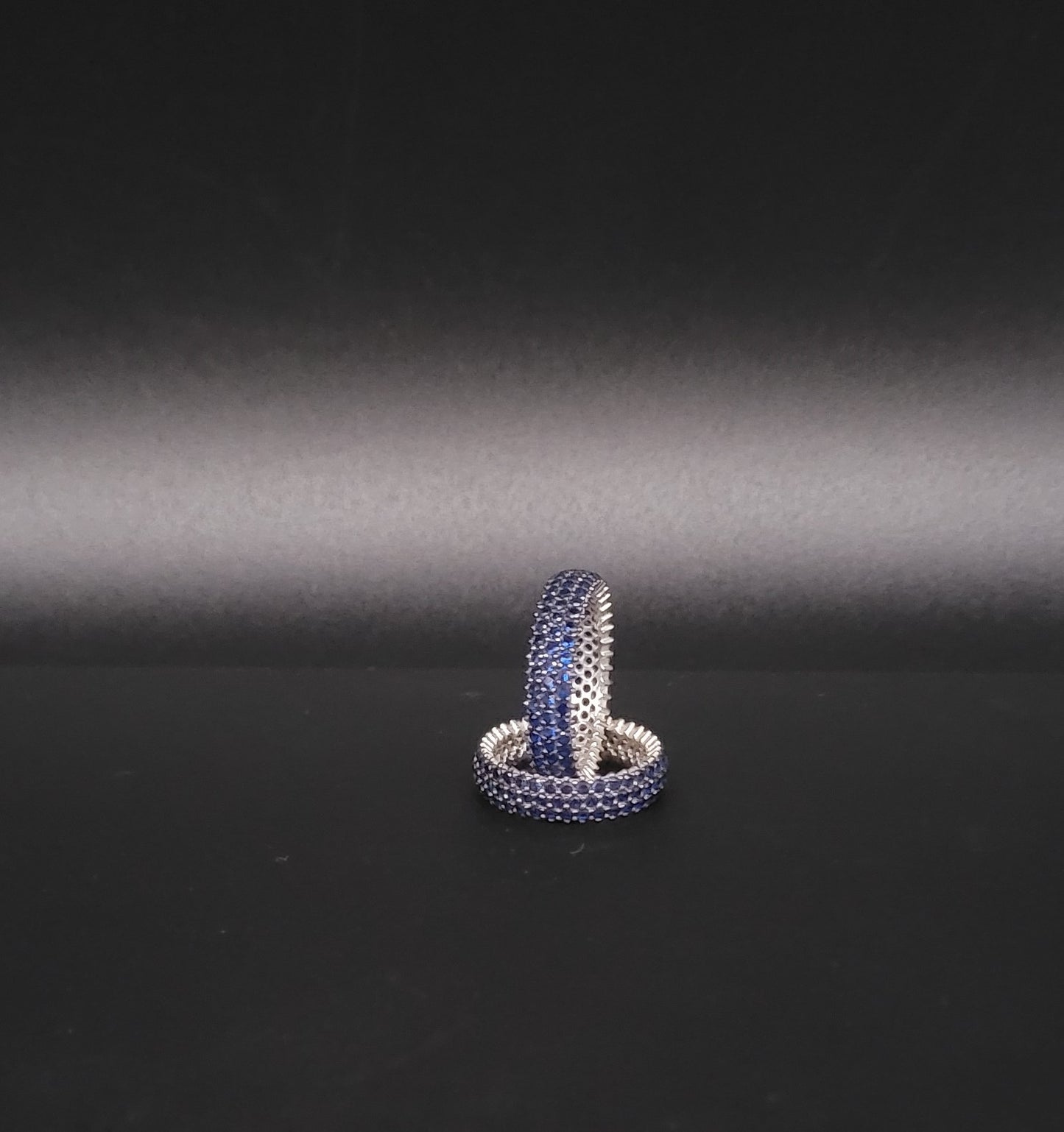 RS-1029 Silberring mit dunkelblauen Zirkonia