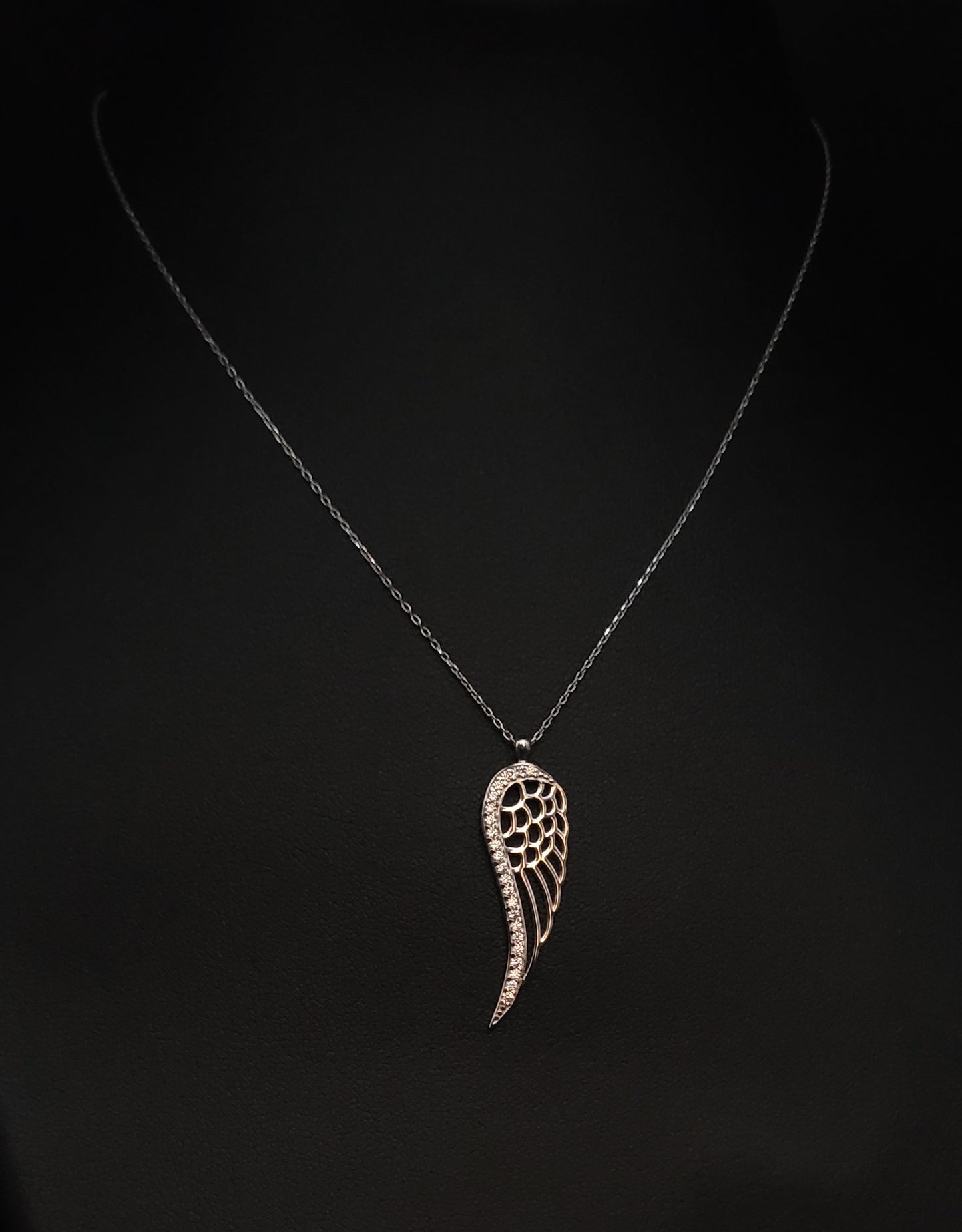 HKS-1001 Silberkette mit Zirkonia besetztem Engelsflügel