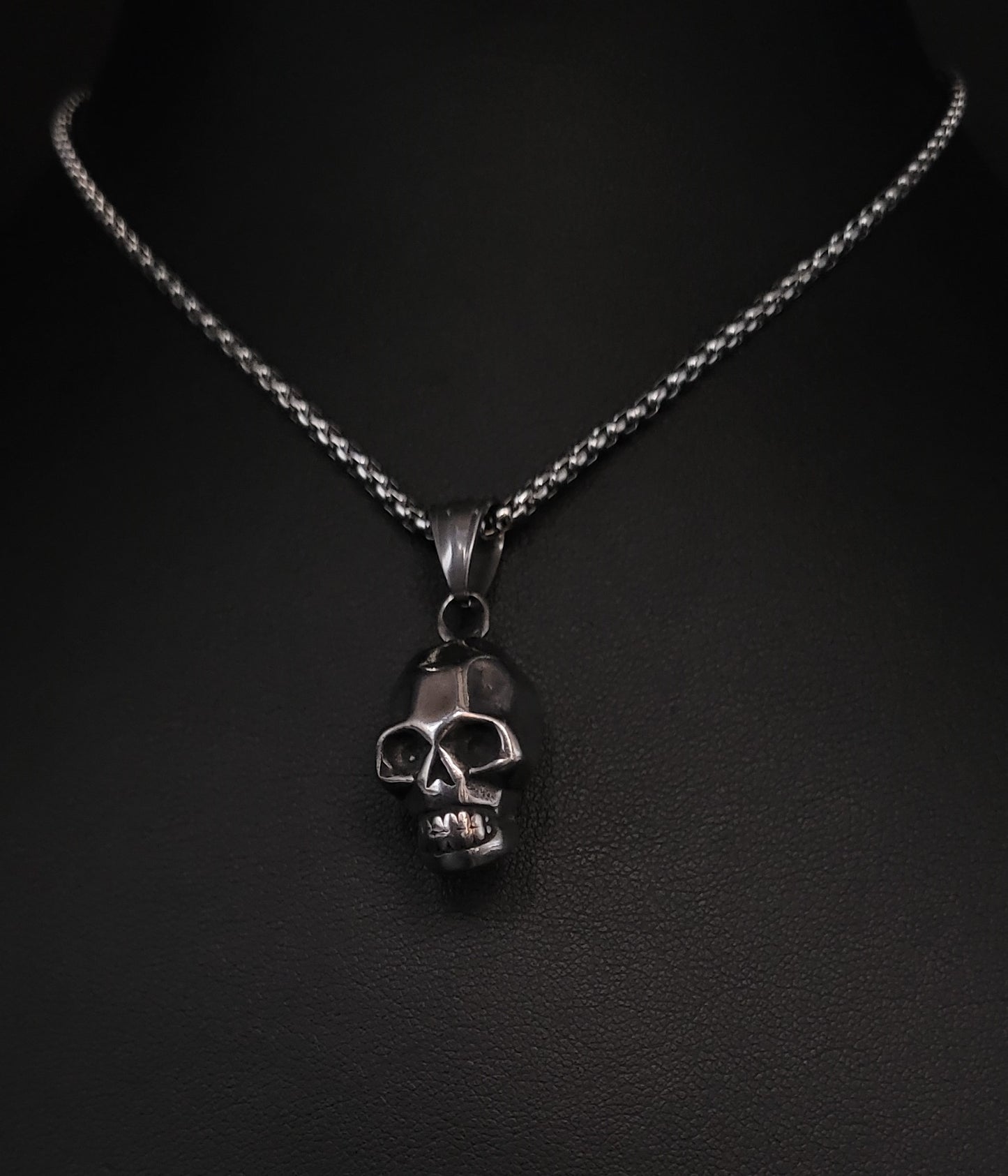 HKE-1023 Edelstahlkette mit Skull Anhänger