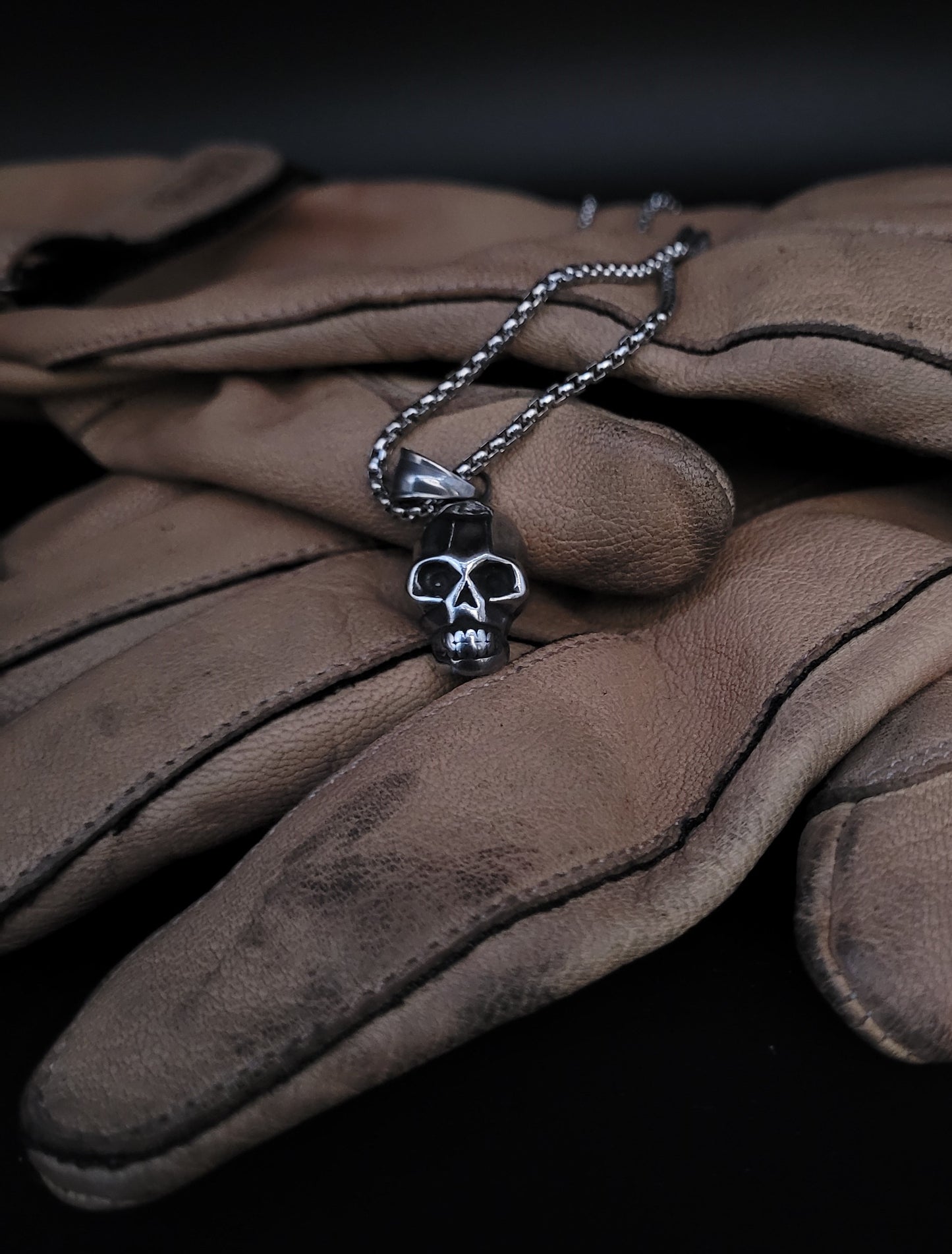 HKE-1023 Edelstahlkette mit Skull Anhänger