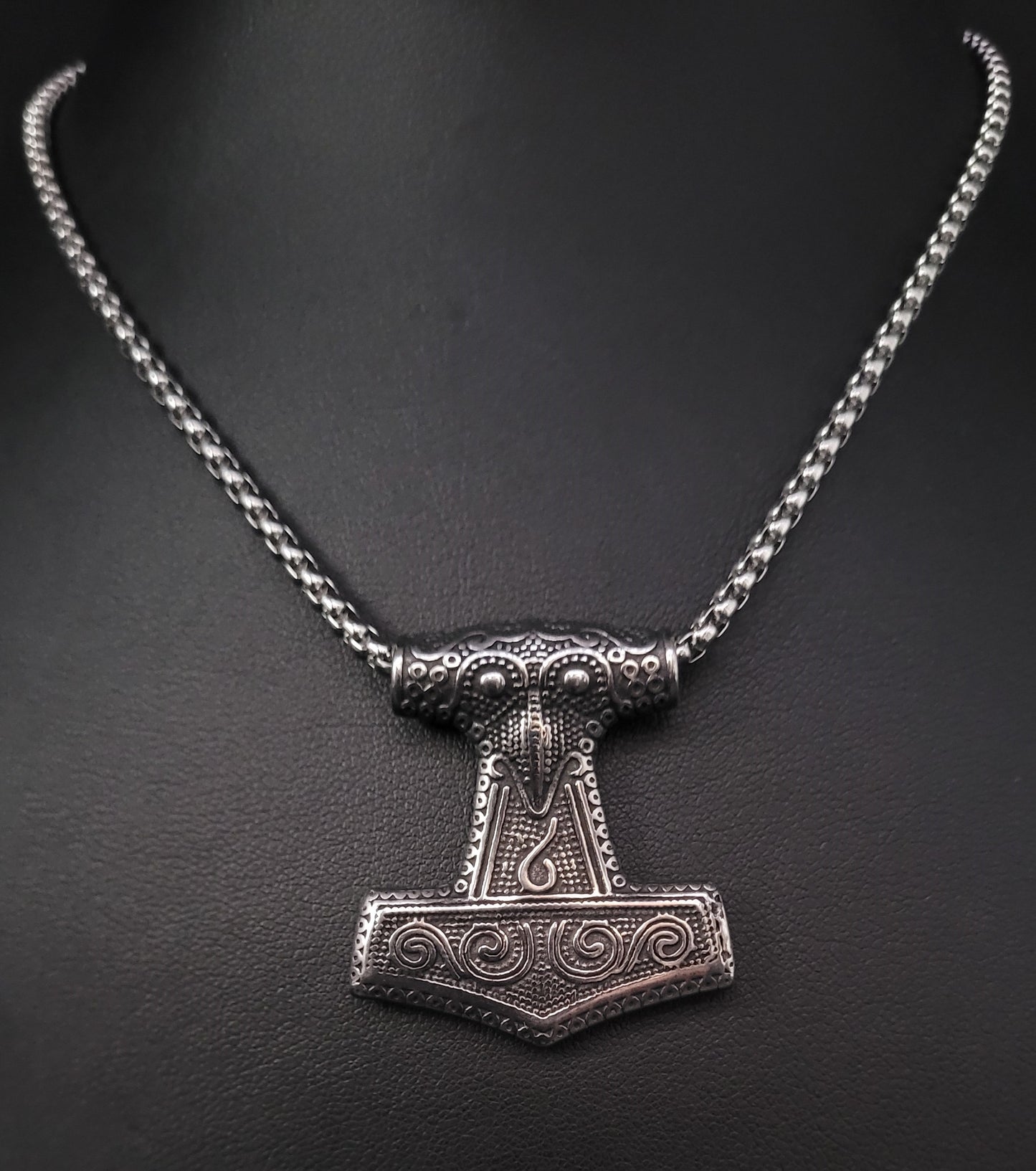 HKE-1016 Edelstahlkette mit Thor Hammer filigrane Verzierung