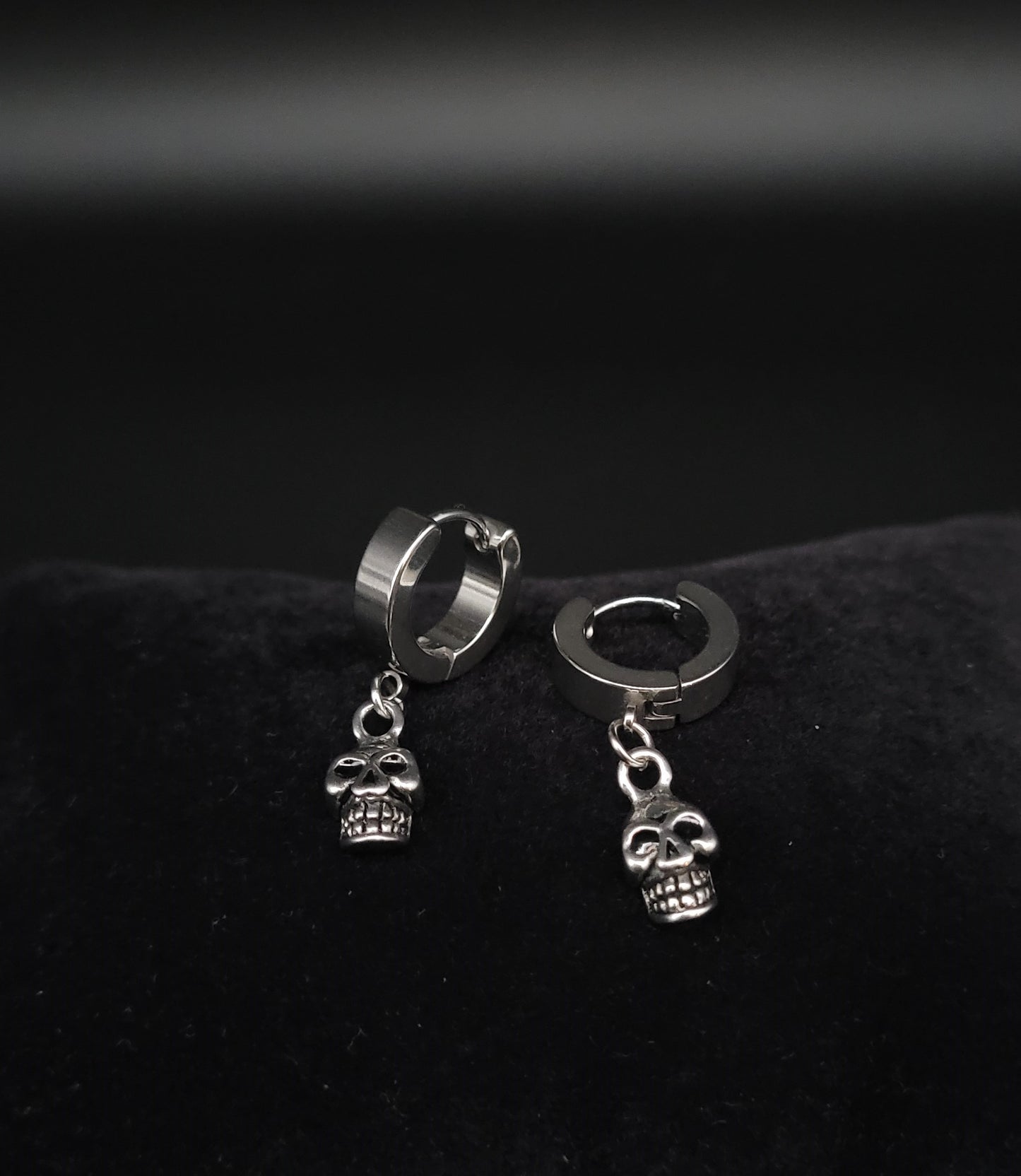 OE-1009 Edelstahl Creole mit Skull Anhänger