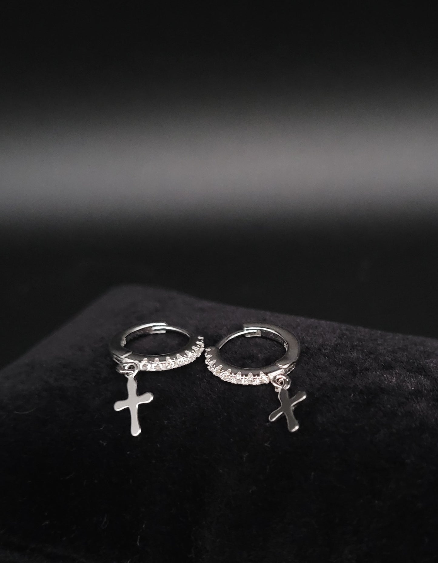 OS-1002 Sterlingsilber Creolen mit Kreuz und Zirkonia