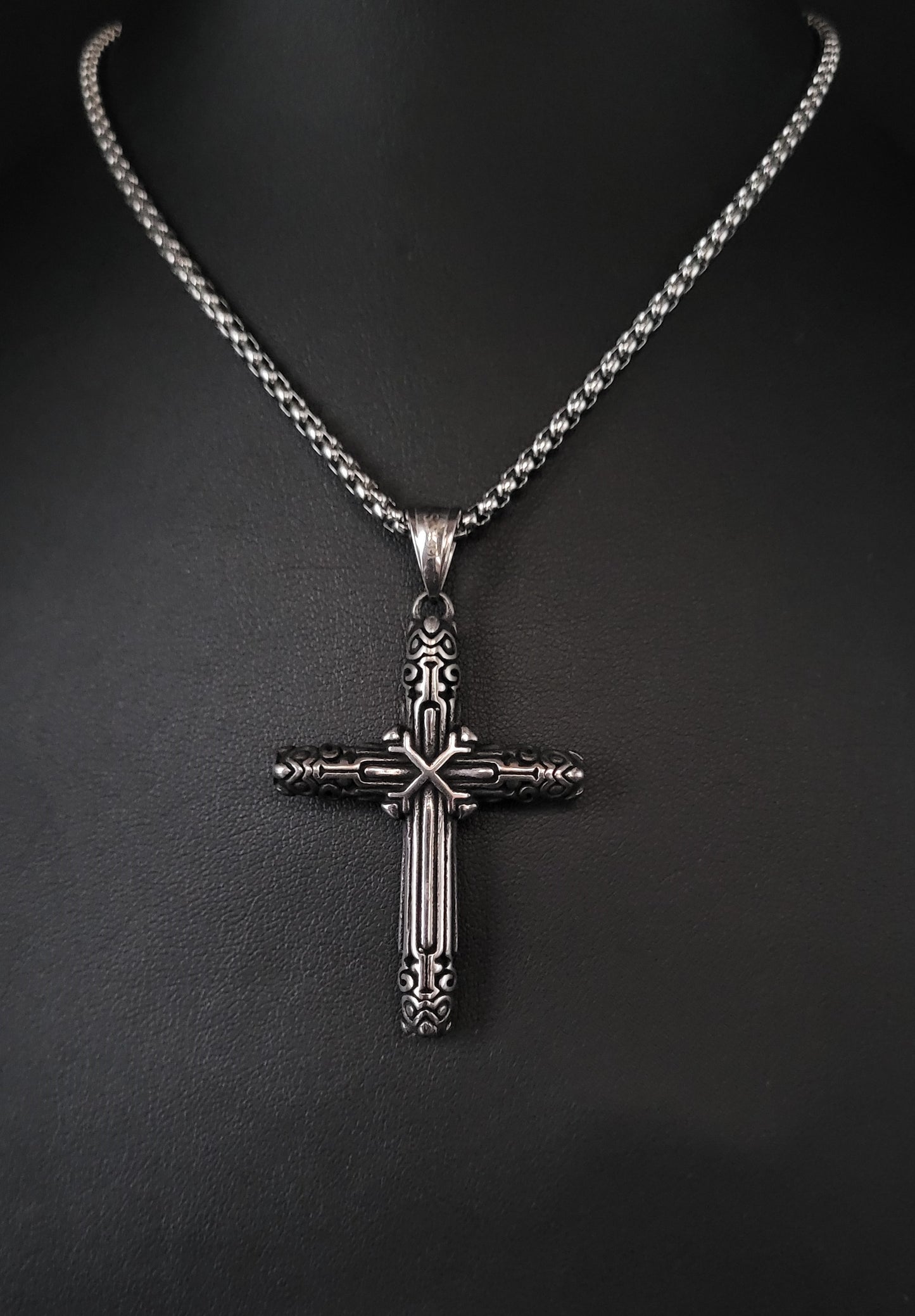 HKE-1021 Edelstahlhalskette mit Kreuz-Anhänger