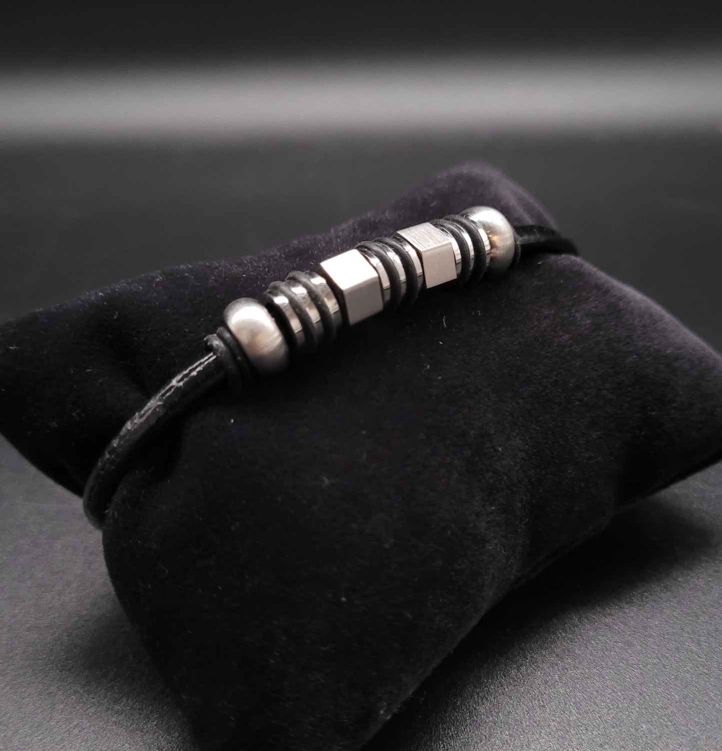 ABL/E-2004 Lederarmband mit Edelstahl-Bead's