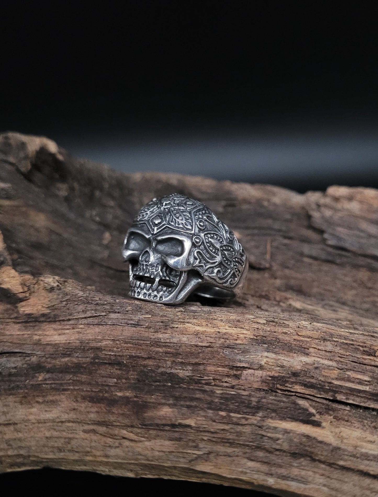 RS-1036 Silberring "Skull" mit Verzierung