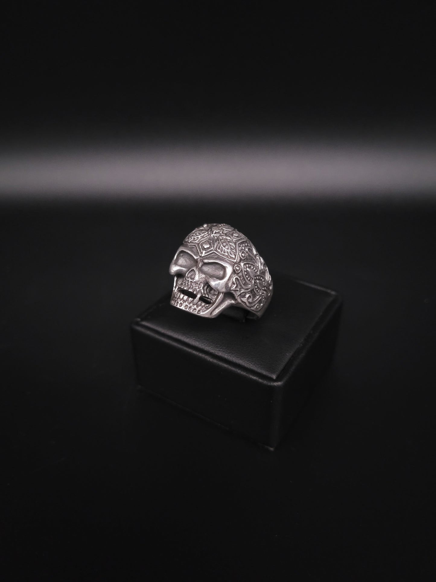 RS-1036 Silberring "Skull" mit Verzierung