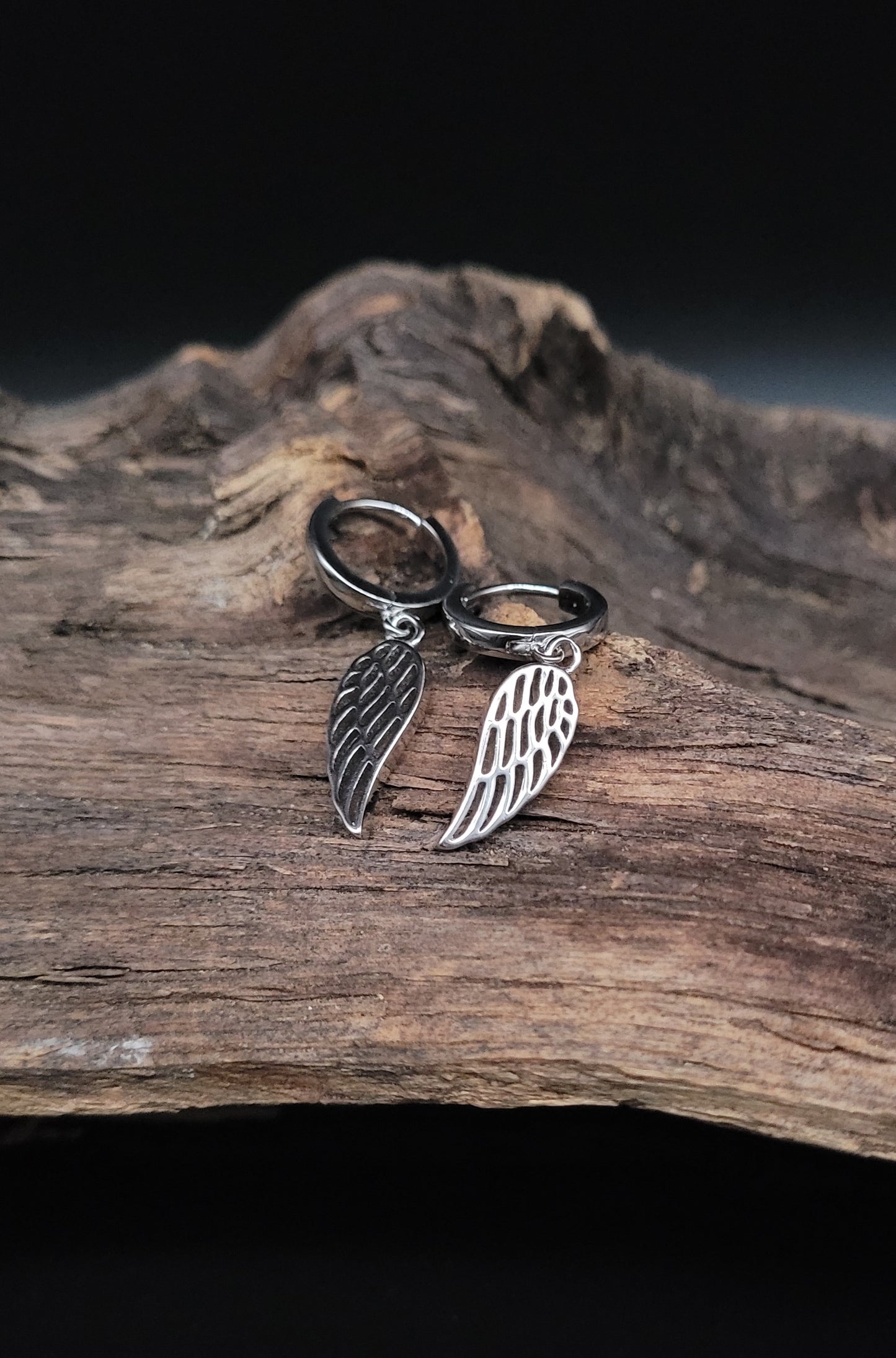 OS-1003 Sterlingsilber-Creole mit Flügel-Anhänger