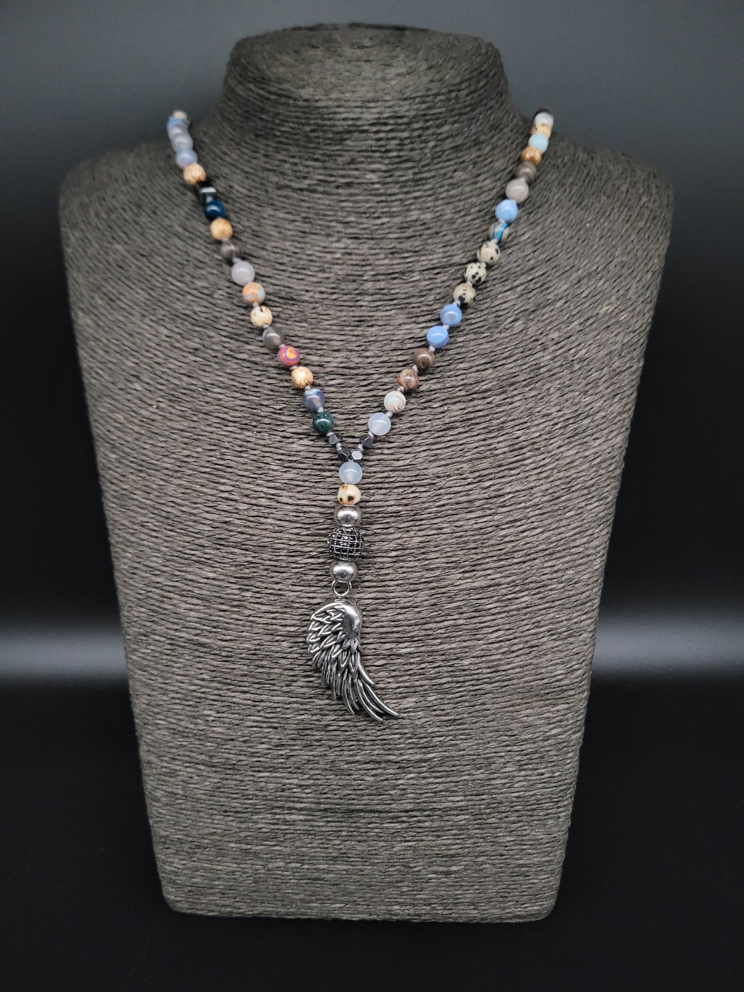 U-HESK-1002 geknüpfte Halbedelsteinkette mit Engelsflügel    UNIKAT