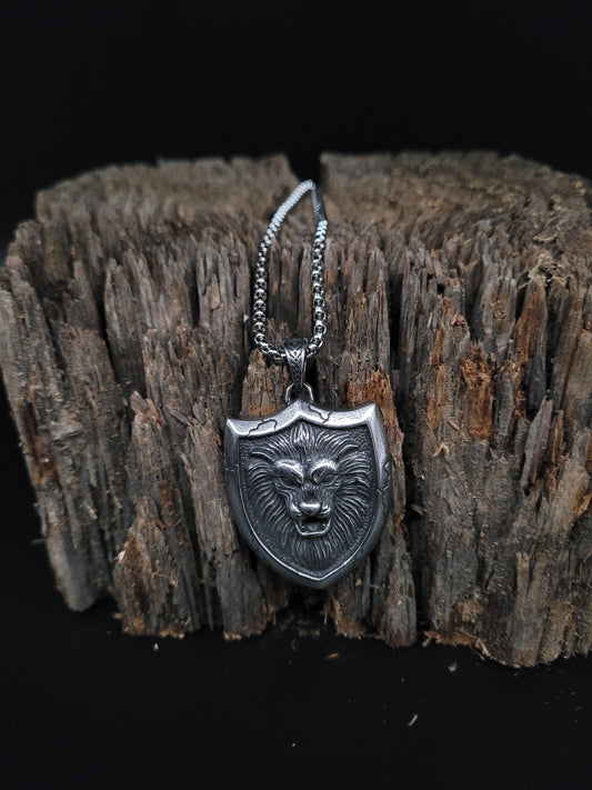 HKE-1011 Edelstahlkette mit Anhänger "Schild mit Löwenkopf"